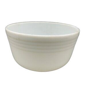 vintage Pyrex mixing bowl white 8.75" diameter 5" tall 4.75" base USA READ